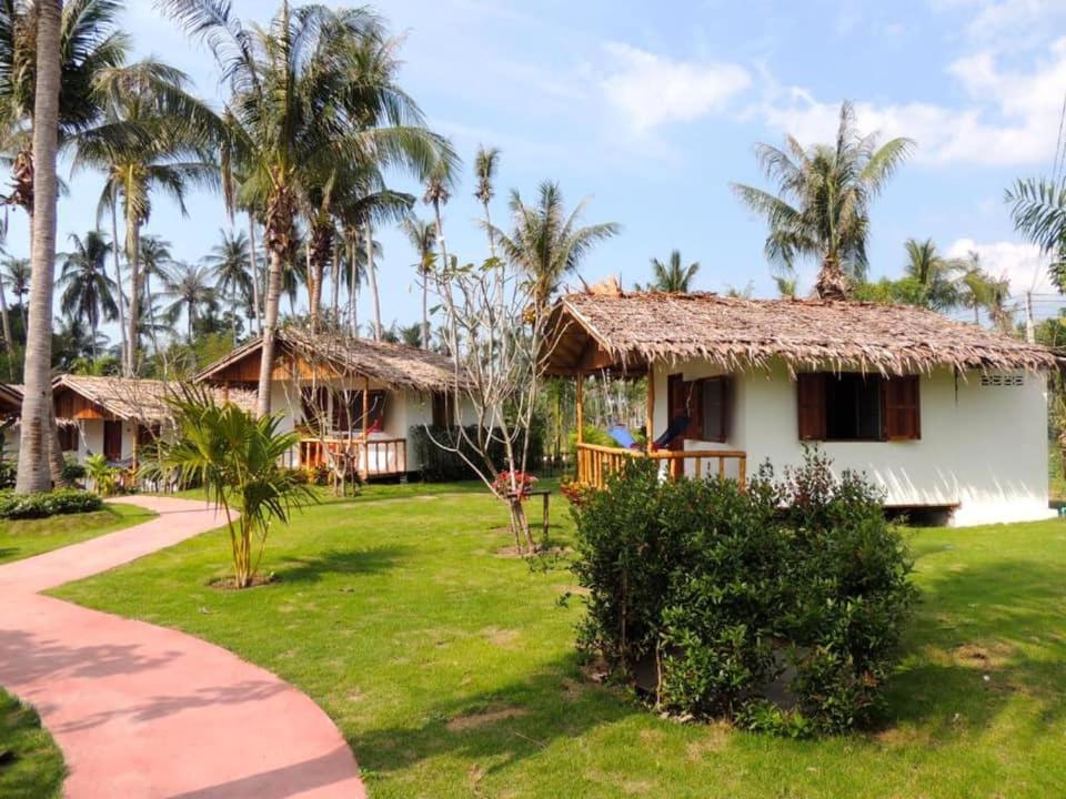 Sarana Bungalows (Adults Only) Baan Tai Eksteriør bilde